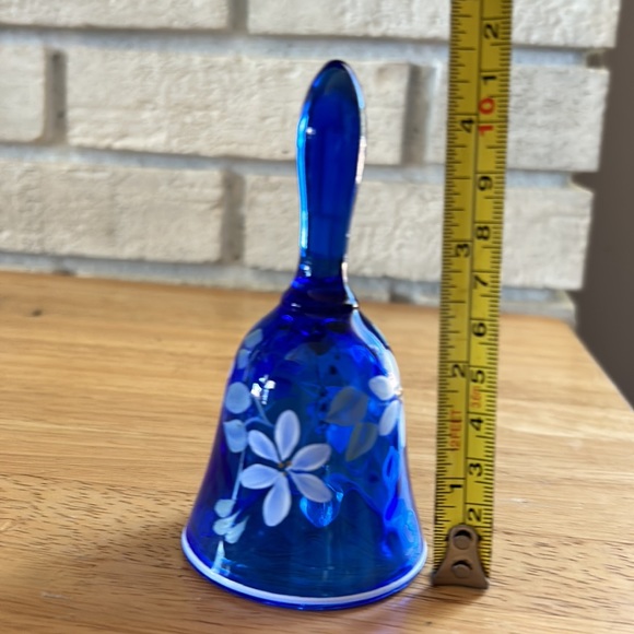 Fenton Cobalt Blue, Hand-painted Bell, Signed - Picture 5 of 5